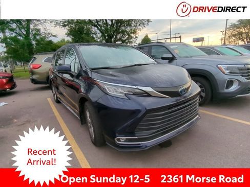 Used 2021 Toyota Sienna XLE FWD image 1