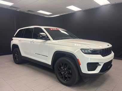 Used 2025 Jeep Grand Cherokee Altitude