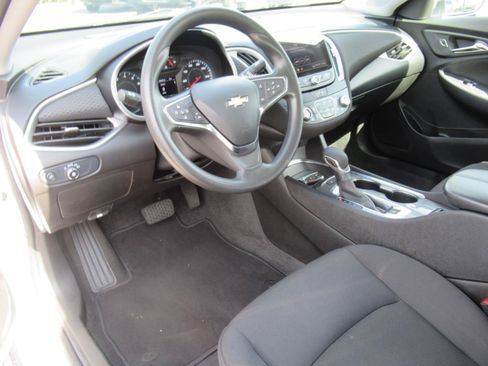 Used 2025 Chevrolet Malibu LT FWD image 16