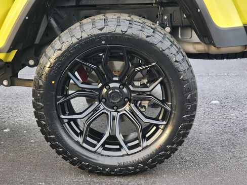 Used 2023 Jeep Gladiator Rubicon w/ LED Lighting Group image 11