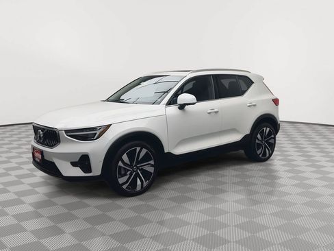 Used 2023 Volvo XC40 B5 Ultimate w/ Protection Package Premier AWD/4WD image 36