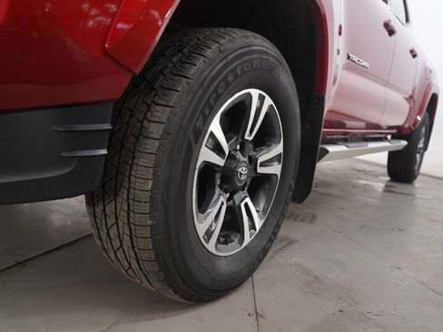 Used 2018 Toyota Tacoma TRD Sport image 24