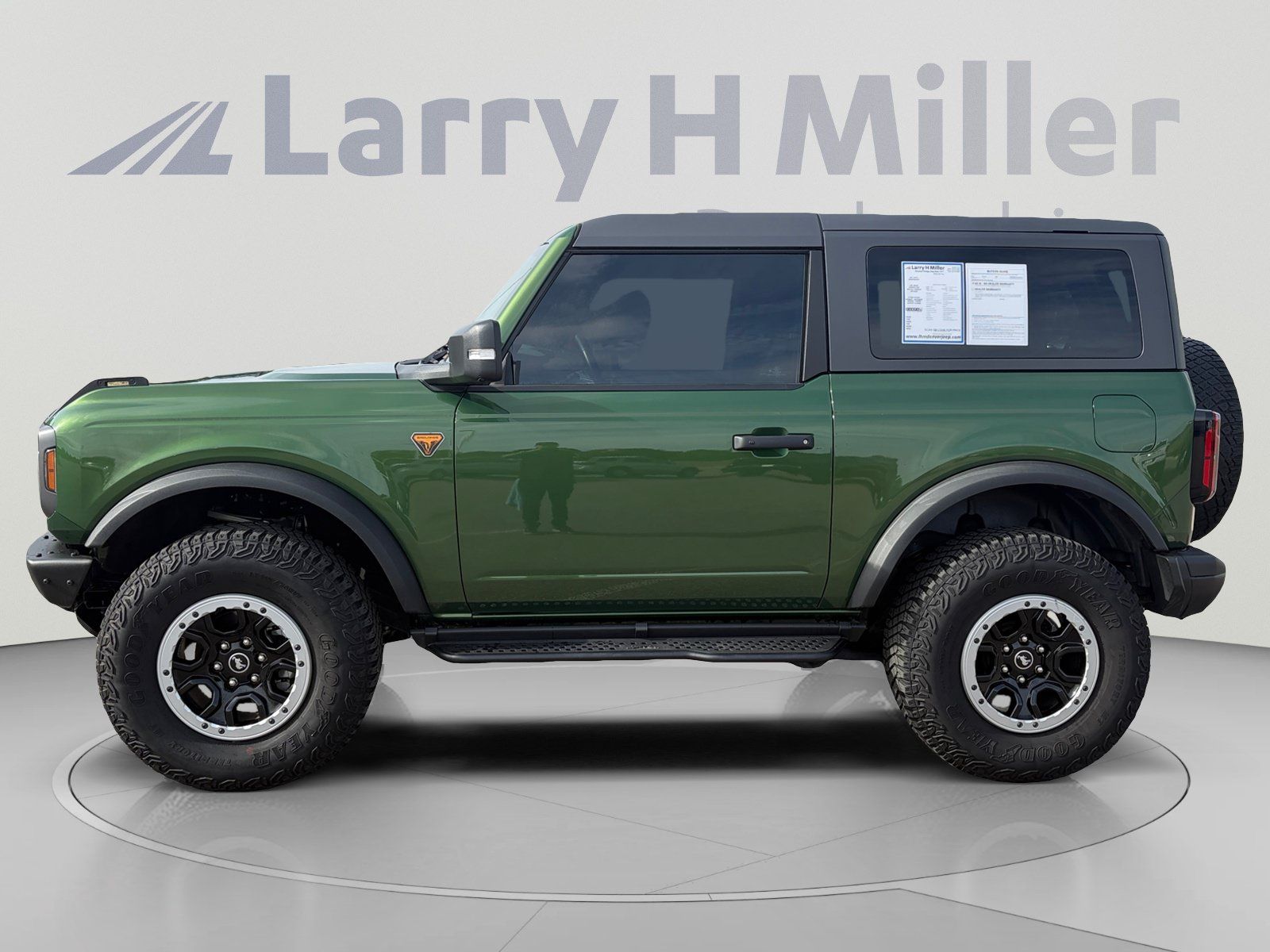 Used 2023 Ford Bronco Badlands w/ Sasquatch Package AWD/4WD image 3