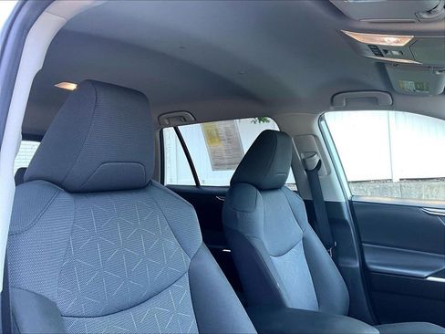Used 2025 Toyota RAV4 XLE AWD/4WD image 22