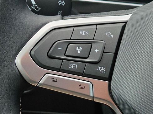 Certified 2023 Volkswagen Tiguan SE FWD image 25