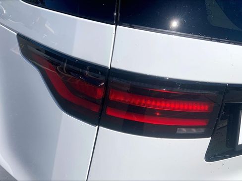 New 2026 Land Rover Discovery S AWD/4WD image 14
