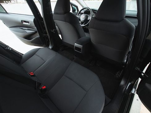 Used 2021 Toyota Corolla LE w/ Carpet Mat Package (TMS) image 17