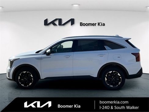Certified 2025 Kia Sorento S w/ Panoramic Sunroof Package image 8