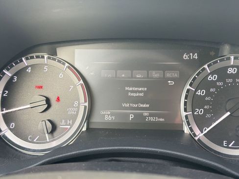 Used 2025 Toyota Highlander LE FWD image 20