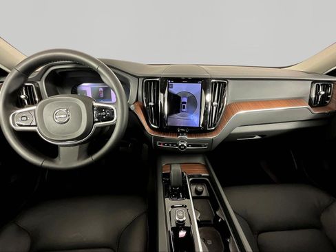 Used 2023 Volvo XC60 B5 Plus AWD/4WD image 7
