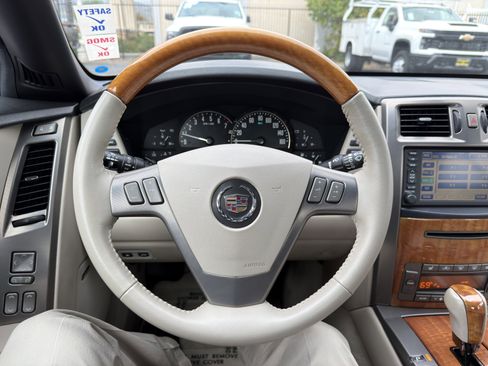 Used 2006 Cadillac XLR RWD image 34