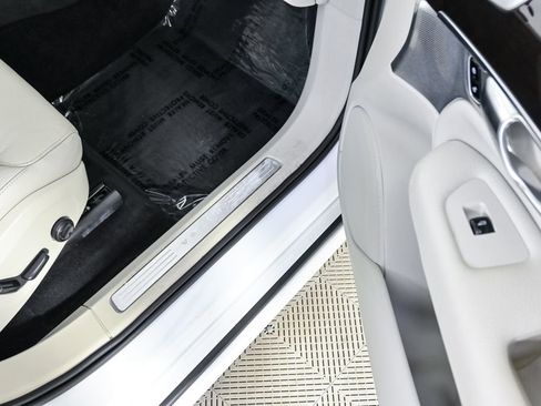 Used 2017 Volvo XC90 T6 Momentum w/ Vision Package image 25