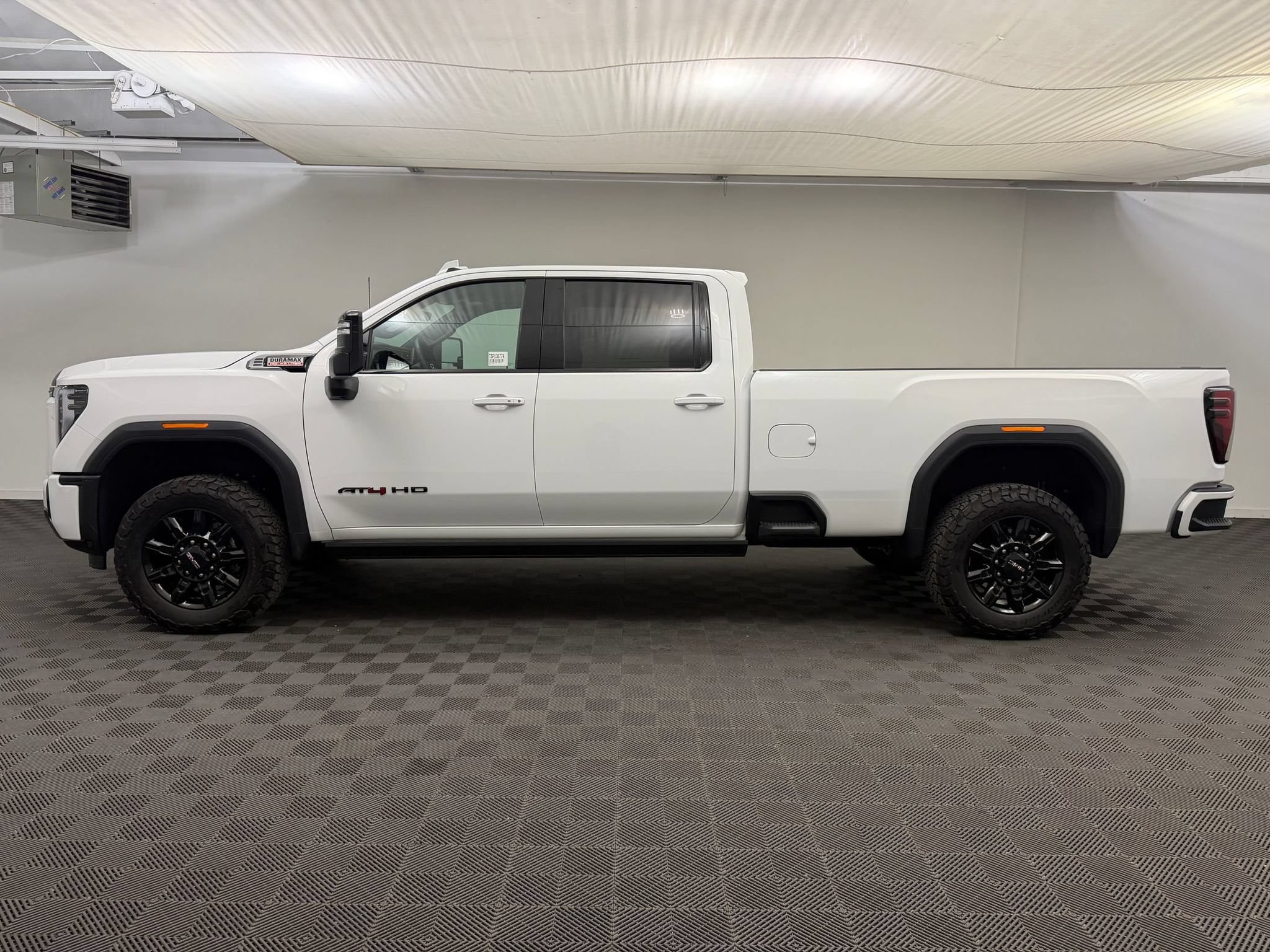 Used 2025 GMC Sierra 3500 AT4 w/ AT4 Premium Plus Package AWD/4WD image 2