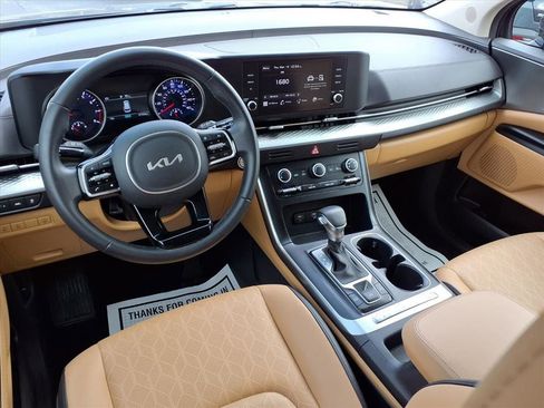 Used 2024 Kia Carnival LX image 5