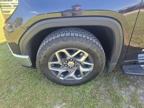 Used 2022 GMC Sierra 1500 SLT AWD/4WD image 2