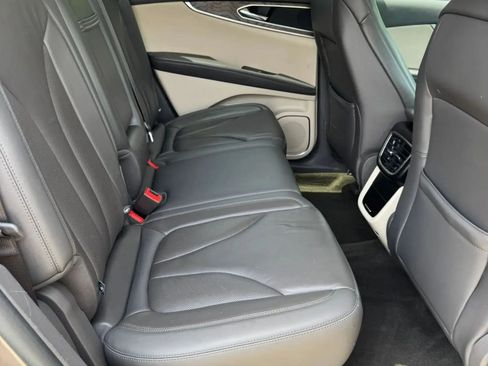 Used 2019 Lincoln Nautilus Select FWD image 14