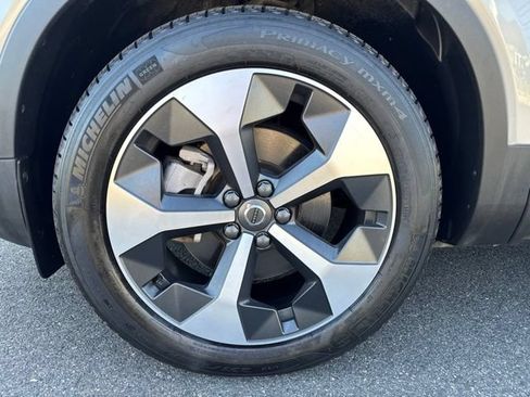 Certified 2025 Volvo XC40 B5 Plus AWD/4WD image 9
