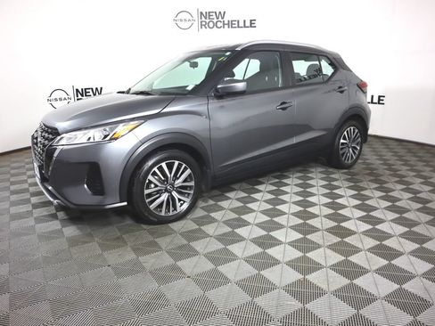Used 2023 Nissan Kicks SV FWD image 4