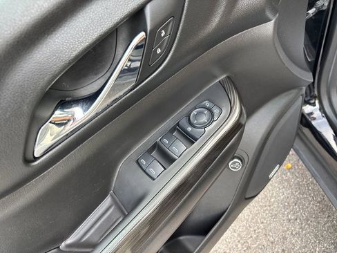 Used 2017 GMC Acadia SLT image 11