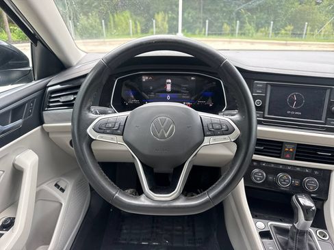 Used 2023 Volkswagen Jetta SE FWD image 19