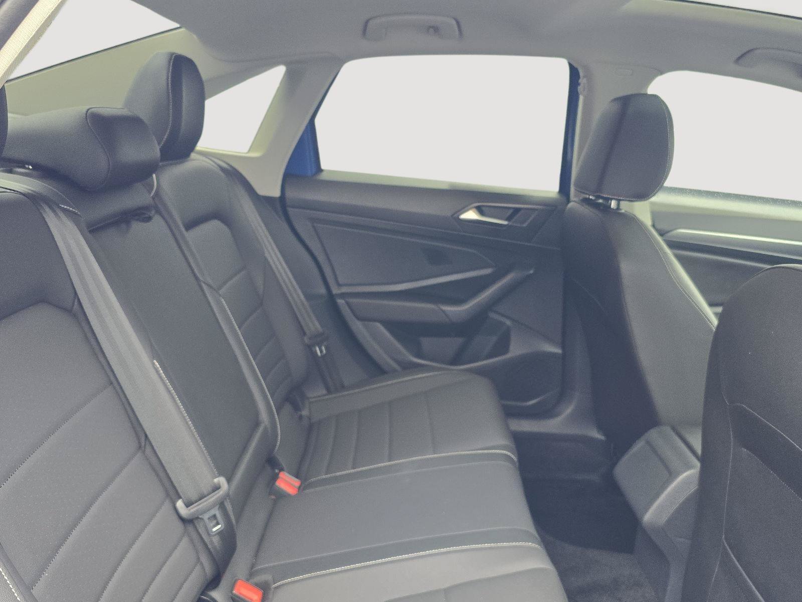 Used 2024 Volkswagen Jetta SE w/ Panoramic Sunroof Package FWD image 14