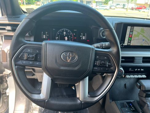 Used 2025 Toyota 4Runner SR5 RWD image 31
