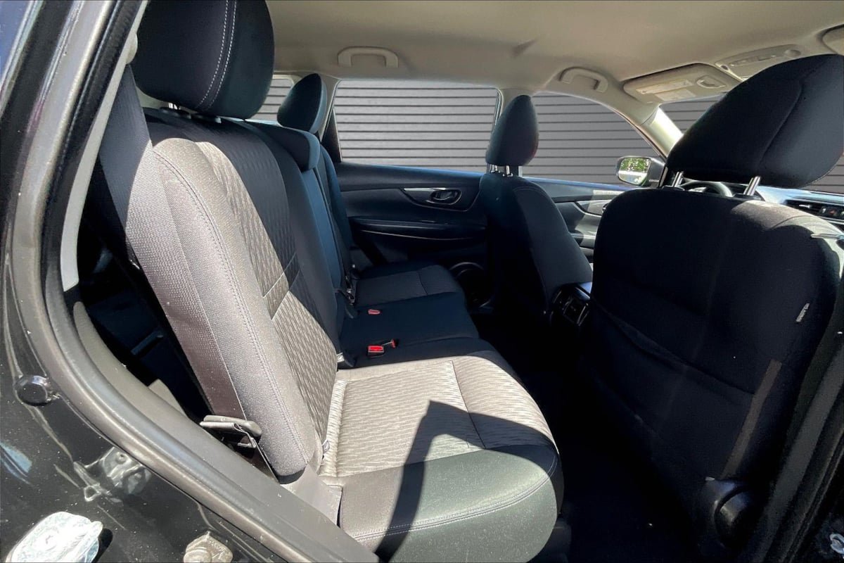 Used 2020 Nissan Rogue S FWD image 24