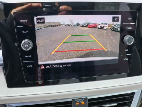 New 2025 Volkswagen Taos SE image 22