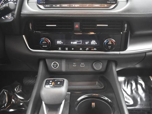 Used 2022 Nissan Rogue SV image 11