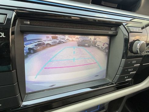 Used 2016 Toyota Corolla LE FWD image 29