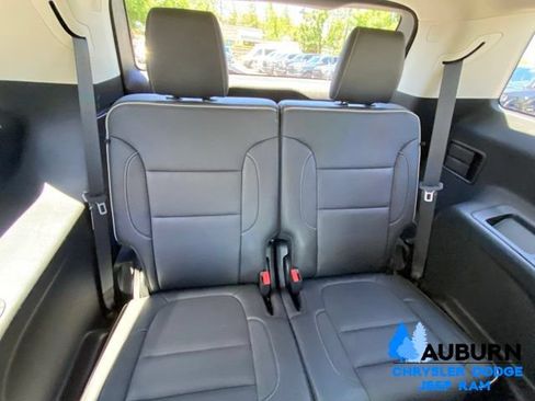 Used 2020 GMC Acadia Denali w/ Denali Ultimate Package AWD/4WD image 16