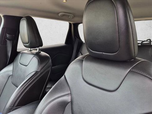 Used 2019 Jeep Cherokee Latitude Plus FWD image 15