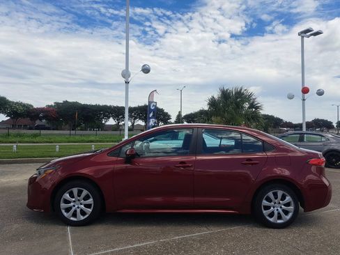 Used 2022 Toyota Corolla LE FWD image 8
