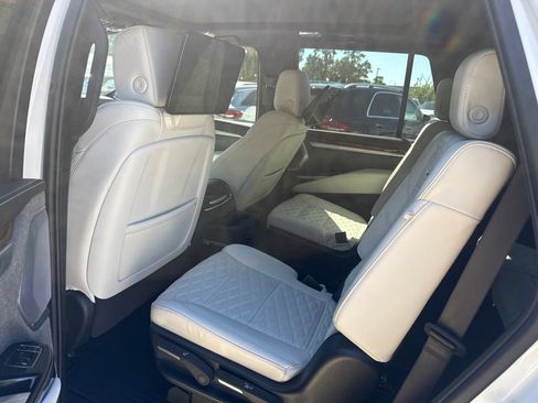 Used 2025 Cadillac Escalade Sport Platinum AWD/4WD image 9