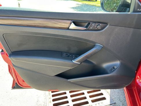 Used 2022 Volkswagen Passat 2.0T image 17