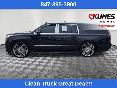 Used 2017 Cadillac Escalade ESV Luxury AWD/4WD image 4
