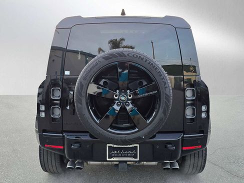 Certified 2024 Land Rover Defender 90 V8 image 4