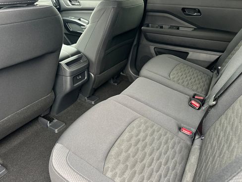 New 2025 Nissan Pathfinder S image 14