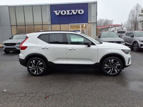 New 2026 Volvo XC40 B5 Ultra w/ Protection Package Premier image 2