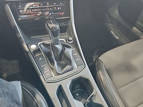 New 2026 Volkswagen Jetta SE FWD image 32