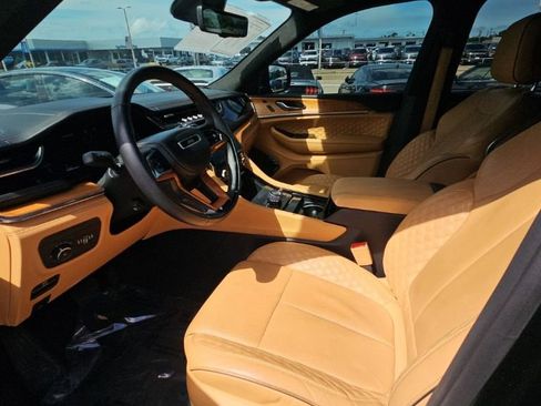 Used 2024 Jeep Grand Cherokee L Summit AWD/4WD image 12