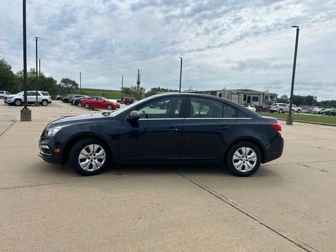 Used 2016 Chevrolet Cruze LT w/ Sun And Sound Package FWD image 4