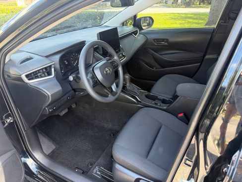 Used 2025 Toyota Corolla LE w/ LE Premium Package FWD image 12