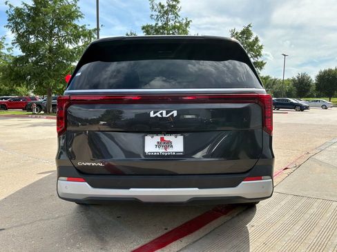 Used 2026 Kia Carnival FWD image 7