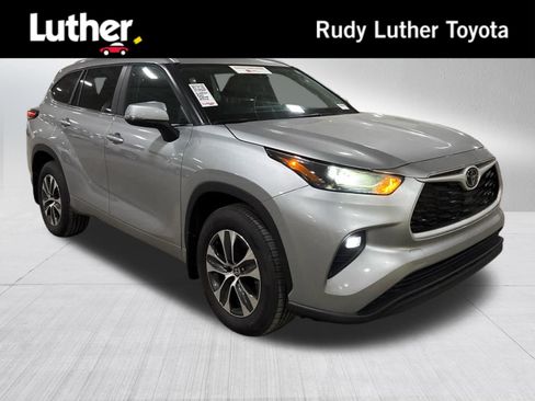 Used 2025 Toyota Highlander XLE AWD/4WD image 1