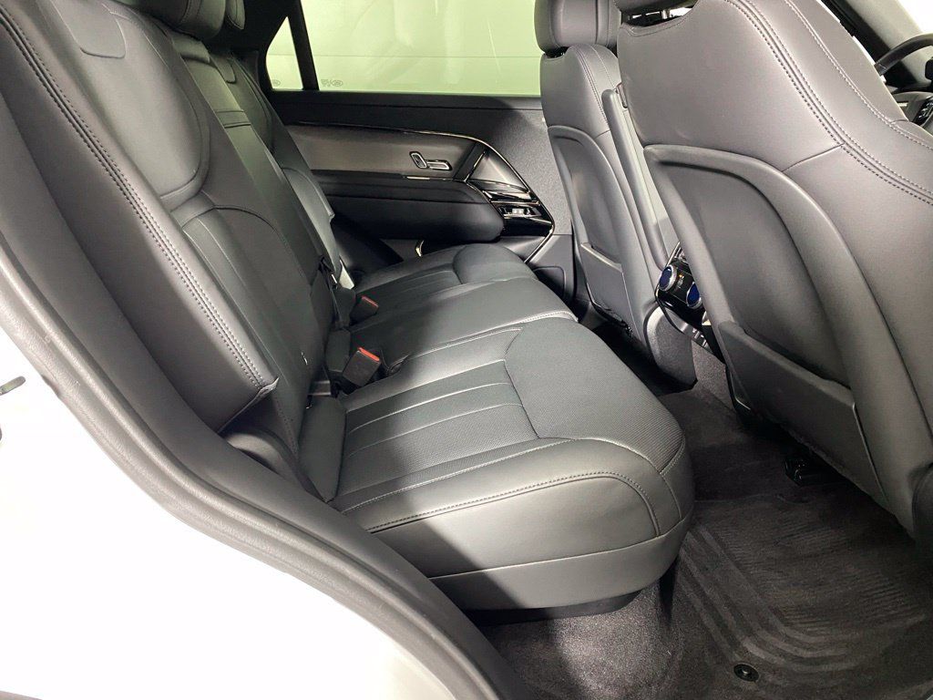 Used 2023 Land Rover Range Rover Sport SE AWD/4WD image 26