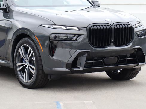 Used 2026 BMW X7 xDrive40i w/ Dynamic Handling Package image 2