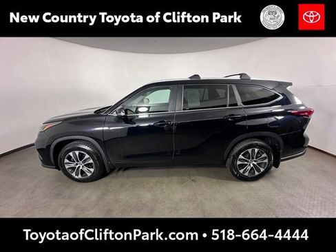 Used 2023 Toyota Highlander XLE AWD/4WD image 6