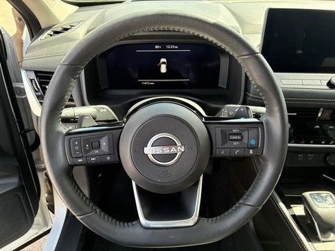 Certified 2025 Nissan Rogue SL w/ Tech Package FWD image 14