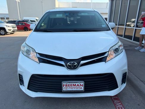 Used 2019 Toyota Sienna LE FWD image 3